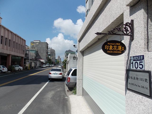 外門與馬路
