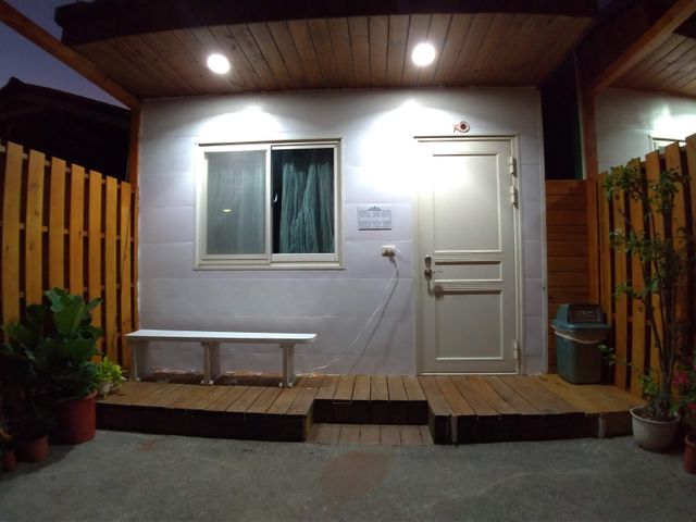 文藝復興墾丁大街民宿 | 室內公共空間自行車停放-庭院小屋3大床房(3-6人)-7