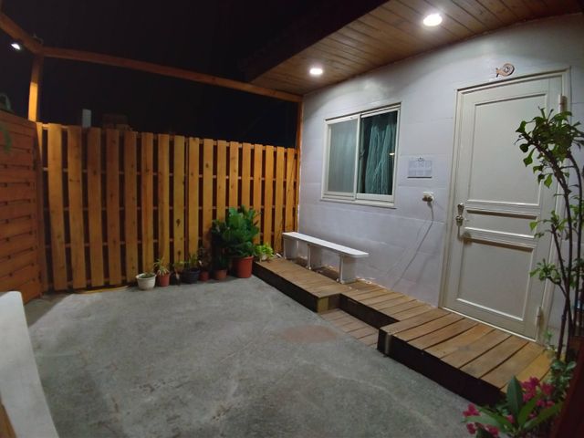 文藝復興墾丁大街民宿 | 室內公共空間自行車停放-庭院小屋3大床房(3-6人)-8