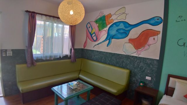 文藝復興墾丁大街民宿 | 室內公共空間自行車停放-庭院小屋3大床房(3-6人)-4