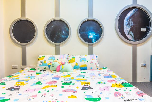 Funny Eggs Guest House-Standard Larger Double Room-Rocket-2