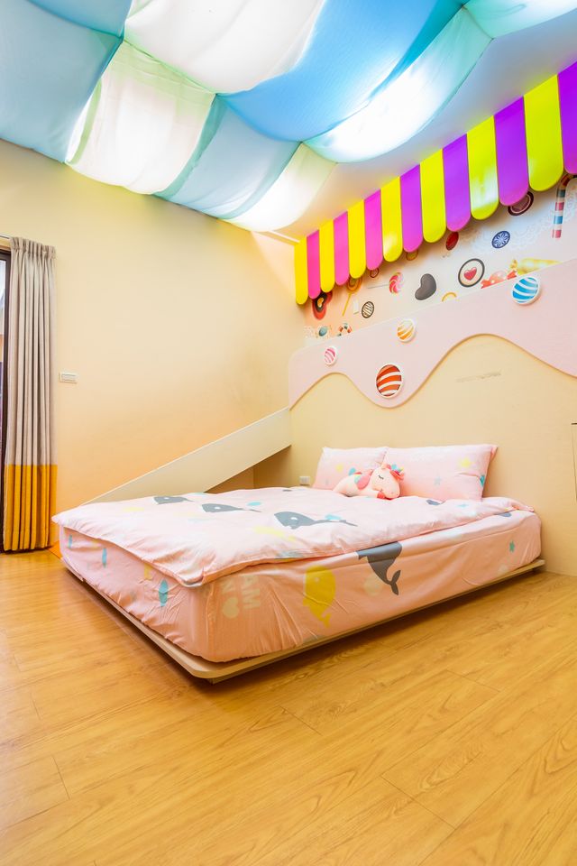 Funny Eggs Guest House-Larger Double Room-Candy-5