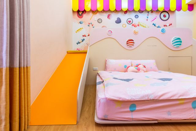 Funny Eggs Guest House-Larger Double Room-Candy-3