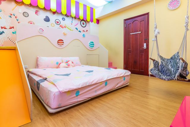Funny Eggs Guest House-Larger Double Room-Candy-1