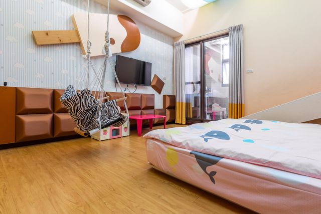 Funny Eggs Guest House-Larger Double Room-Candy-2