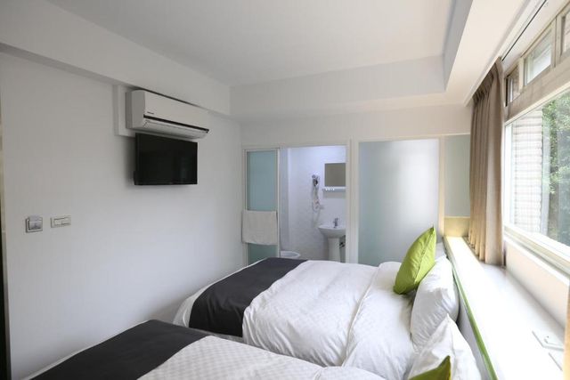 T.O. Hotel-Backpacker suite quadruple room-4