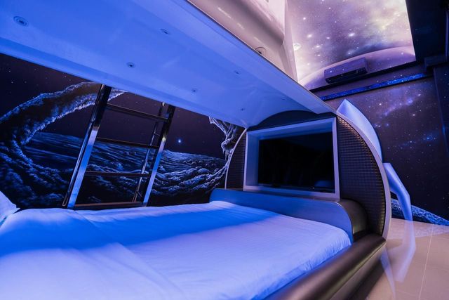 Hi Kids B&B-Mountain View Triple Room with Bathtub-Space Shuttle-7