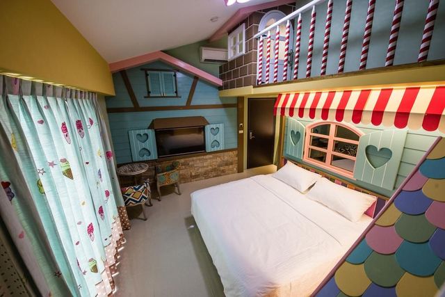 Hi Kids B&B-Mountain View Superior Quadruple Room with Bathtub-Candy House-1