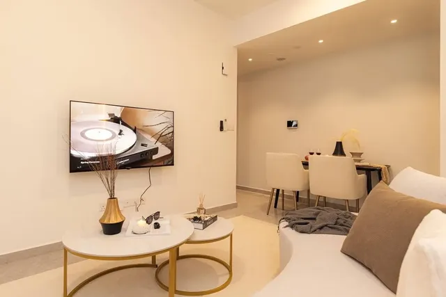 Agile Residence TRX by Isabella-Romantic Queen Room-1
