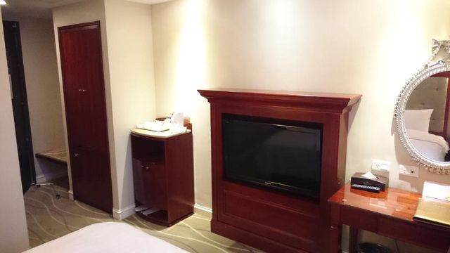 MRT Hotel-Standard Double Room-4