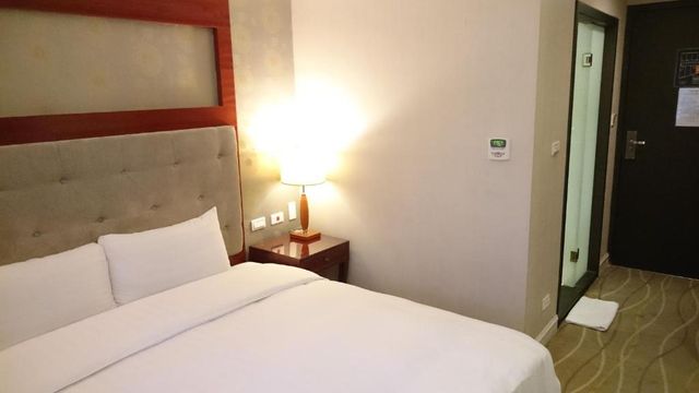 MRT Hotel-Standard Double Room-3