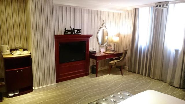 MRT Hotel-Luxury Suite-2