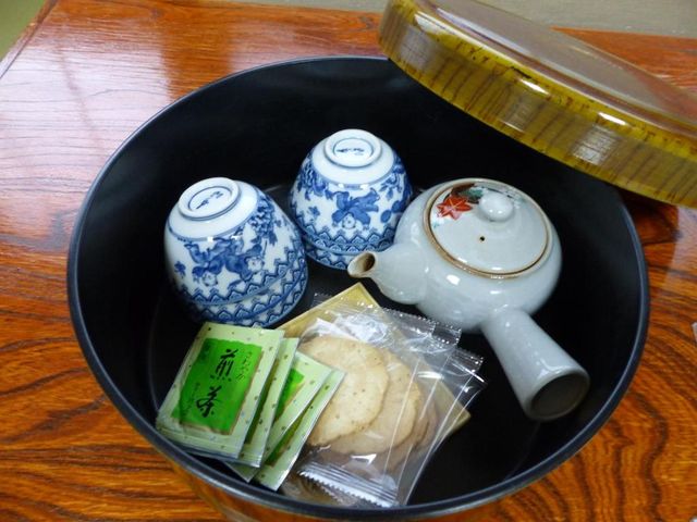 ティーセットと茶菓子