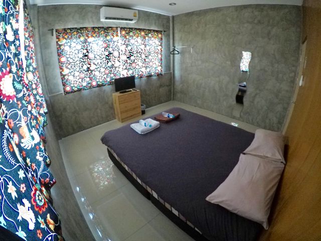 Double Bedroom with Shared Bathroom