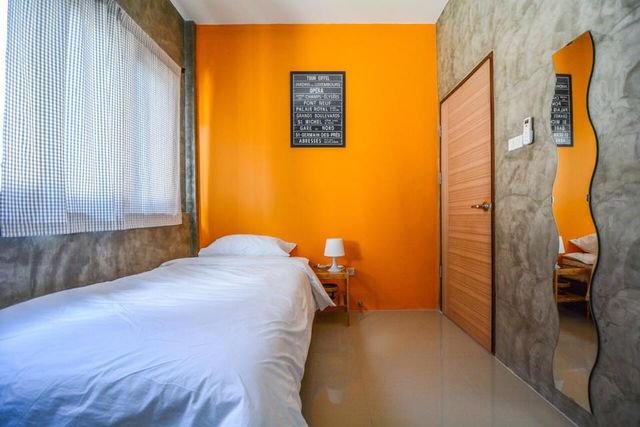 Single Bedroom with Shared Bathroom