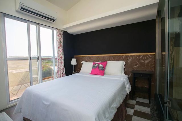 Malibu Seaview-Malibu Double Room (no skylight)-4