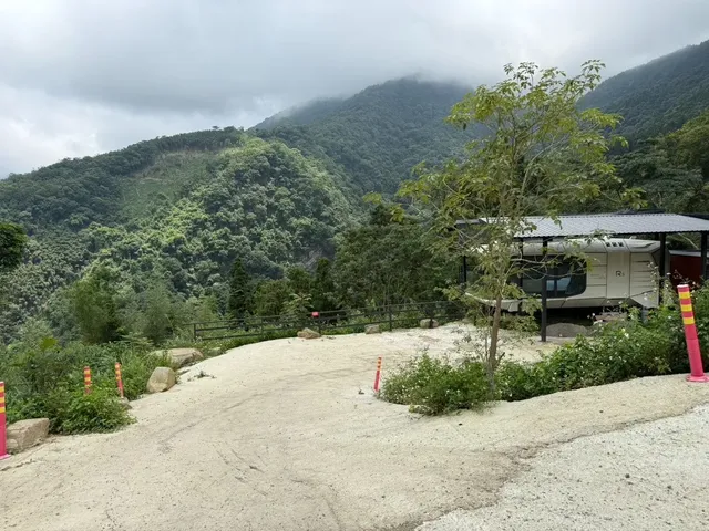 虹夕尖石免搭帳露營區｜獨家85折起！寵物友善、高海拔-"虹夕伴山" 太空艙 A1-10