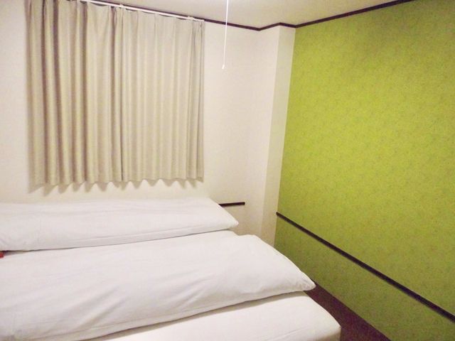 Backpackers Hotel Toyo-Twin room-3