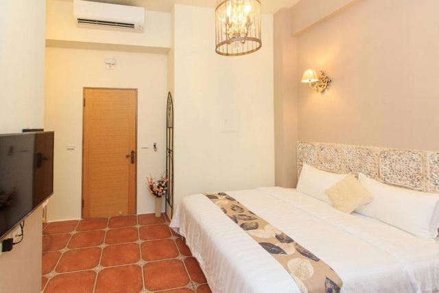 Turtle Dove-Egret French style 2-3 person room-5