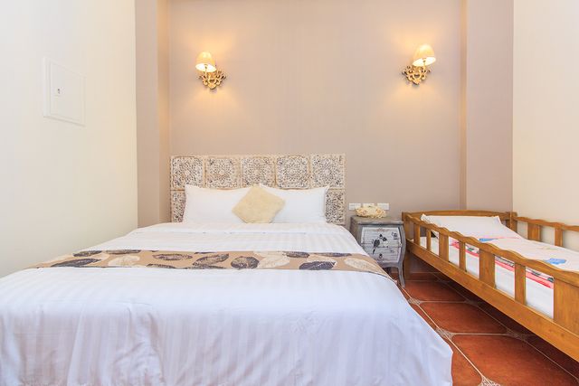 Turtle Dove-Egret French style 2-3 person room-3