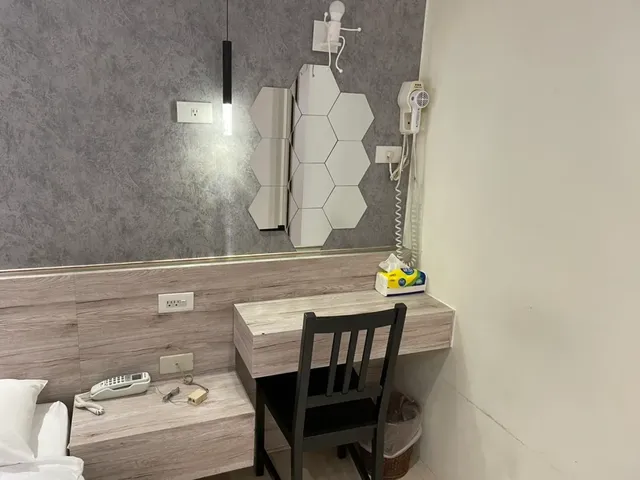 和興大飯店-商務四人房-4