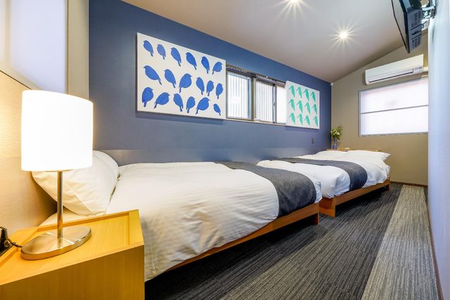 Which one will be your bed? Enjoy for staying with your friend!