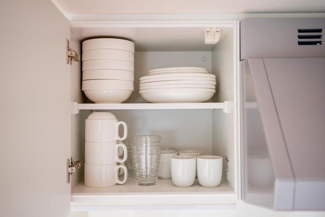 Different kinds of tableware are available. Please use them freely.