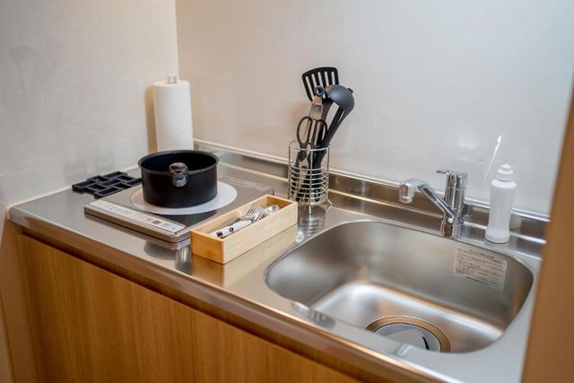 The kitchen is fully equipped with cooking utensils. Please enjoy cooking here!