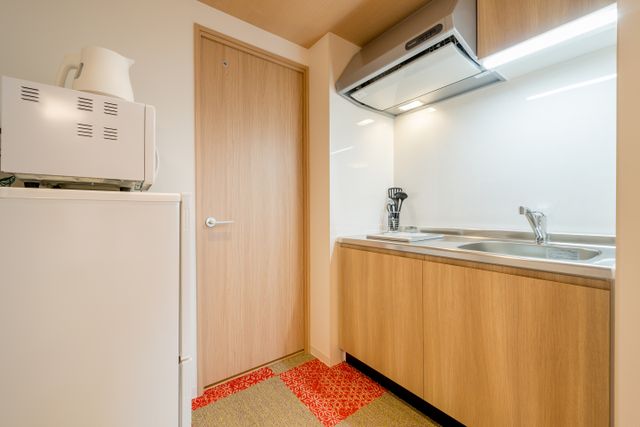 The kitchen is fully equipped with cooking utensils. Please enjoy cooking here!