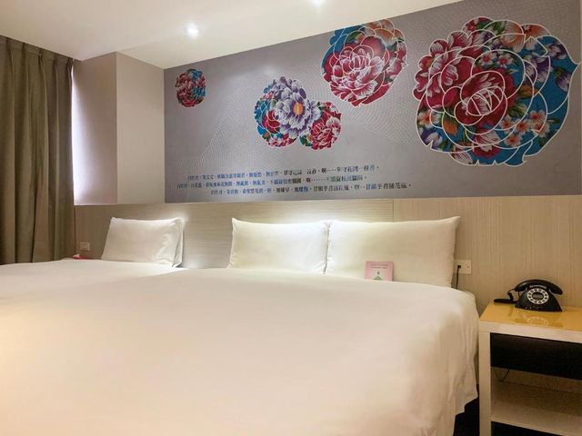 Wholesome Hotel-Superior Triple Room with Window and Bathtub-2