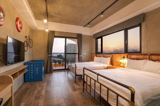 Shi Guang BnB-Simple Industrial Style Quadruple Room-2F-1