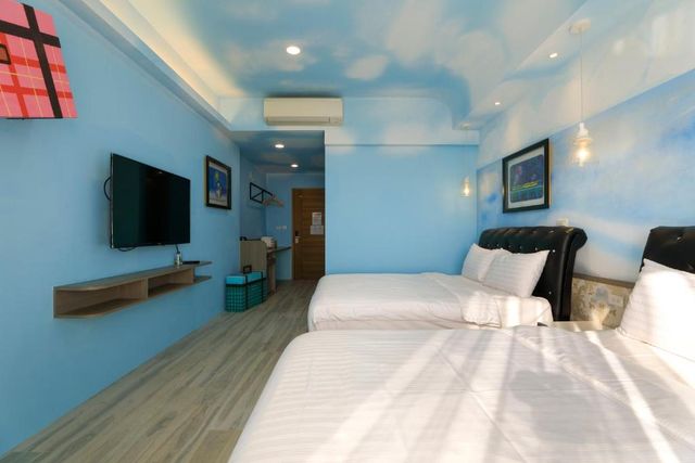 Shi Guang BnB-Looking up at the Star Quadruple Room-3F-2