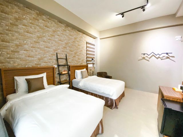 Ho Hostel-Double or Twin Room with Mountain View-1