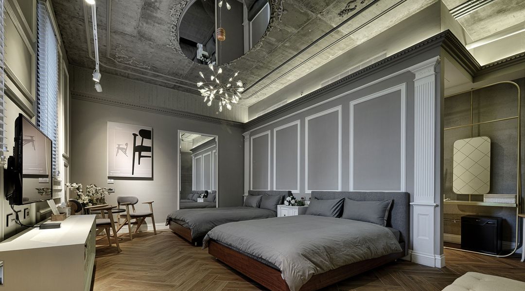STABLE HOTEL