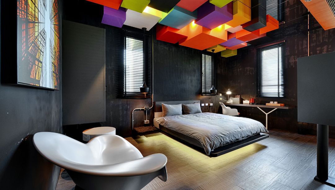STABLE HOTEL