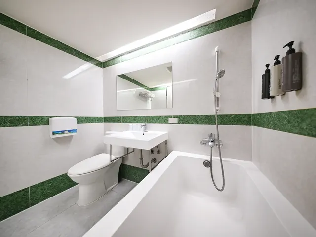 Guide Hotel Taoyuan Fuxing-Exquisite Quadruple Room-6