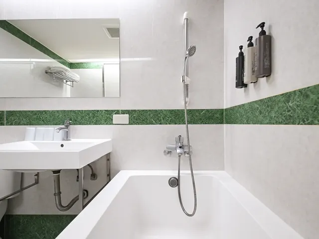 Guide Hotel Taoyuan Fuxing-Exquisite Quadruple Room-7