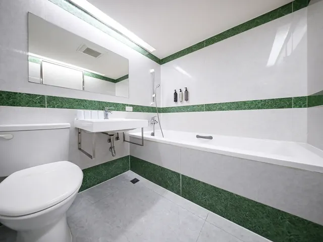 Guide Hotel Taoyuan Fuxing-Exquisite Quadruple Room-5