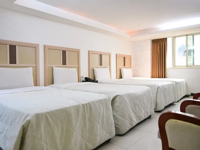 Guide Hotel Taoyuan Fuxing-Exquisite Quadruple Room-2