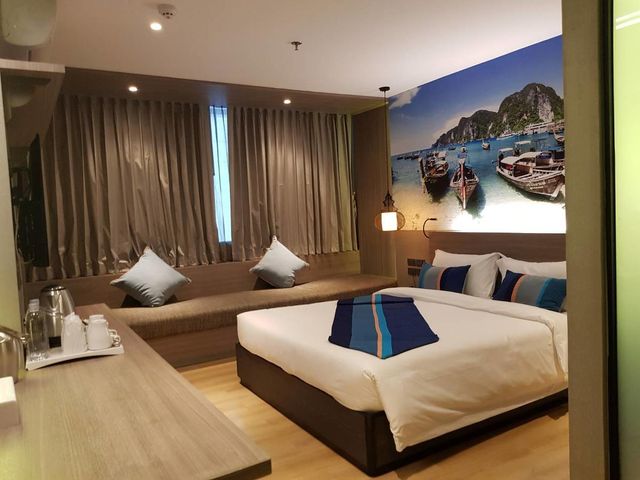 Bizotel Premier Hotel & Residence-Deluxe RoomWith Breakfast)-2