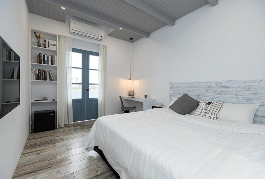 Blue White Bed and Breakfast