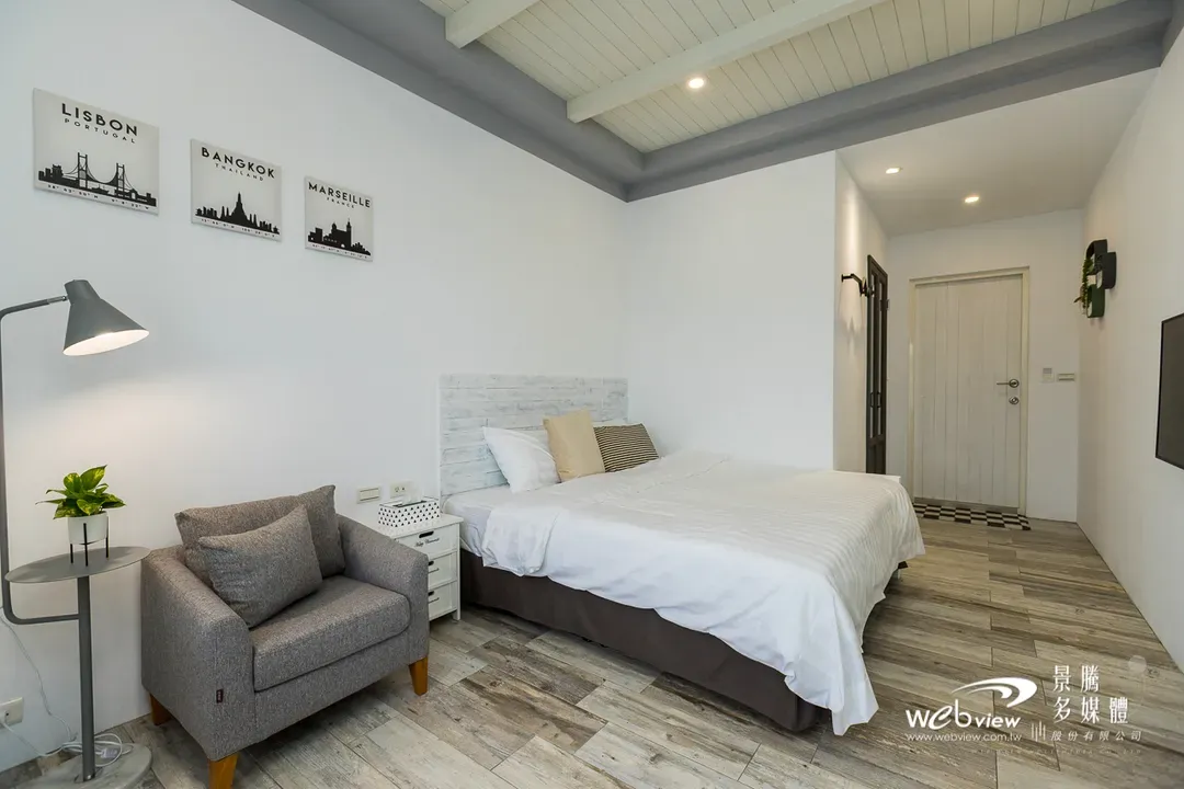 Blue White Bed and Breakfast