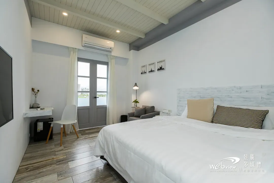 Blue White Bed and Breakfast