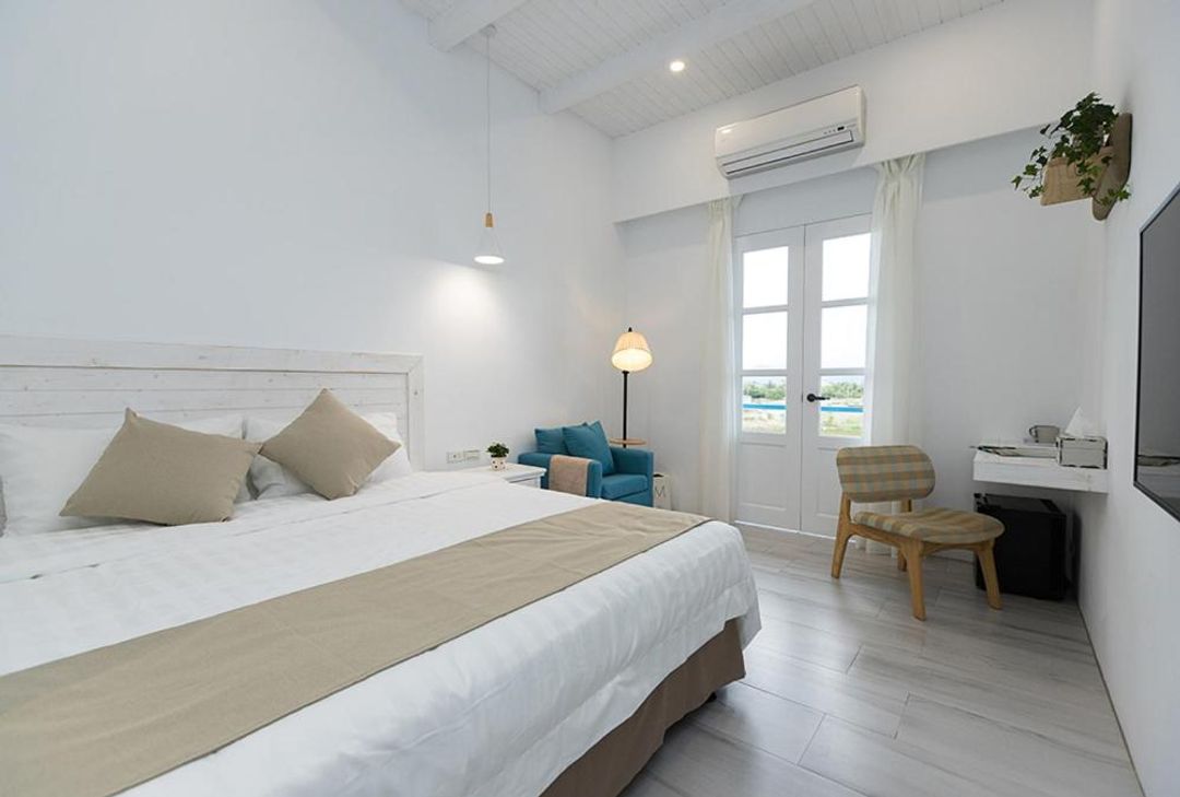 Blue White Bed and Breakfast
