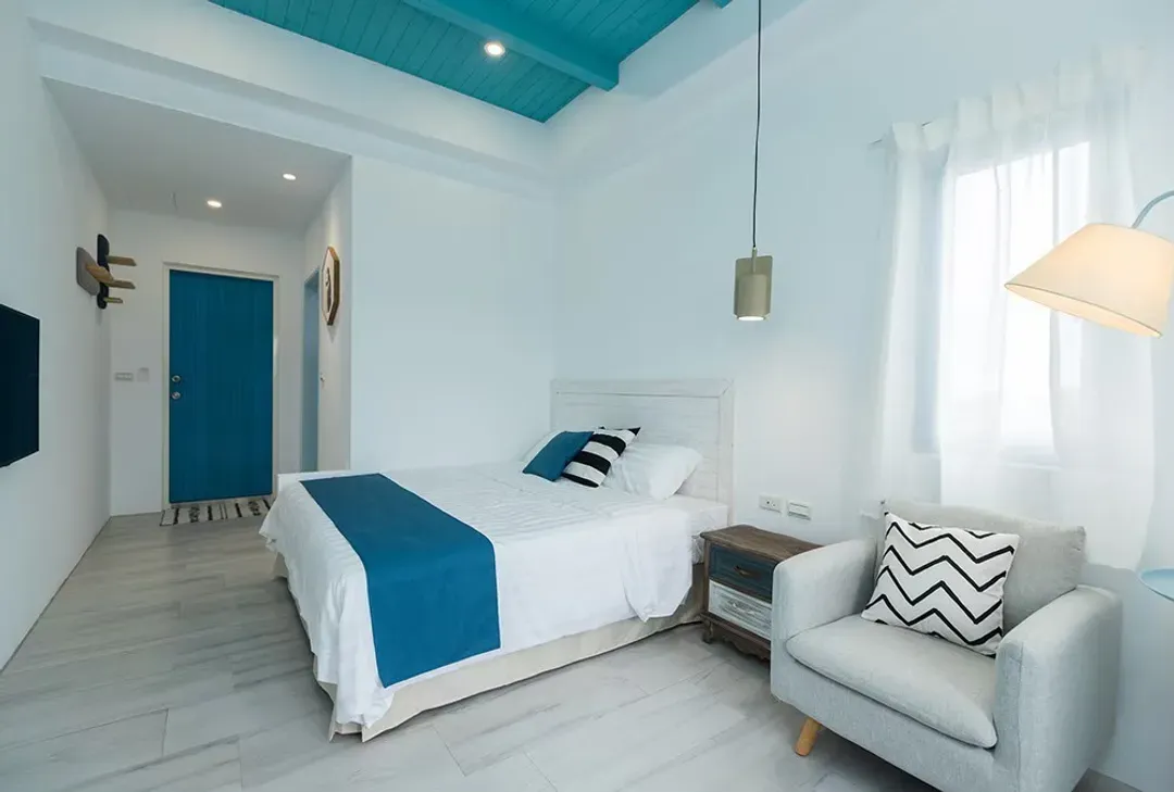 Blue White Bed and Breakfast