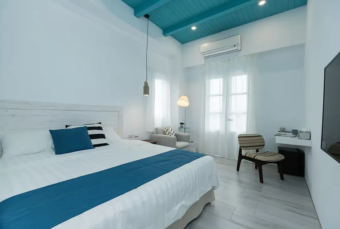 Blue White Bed and Breakfast
