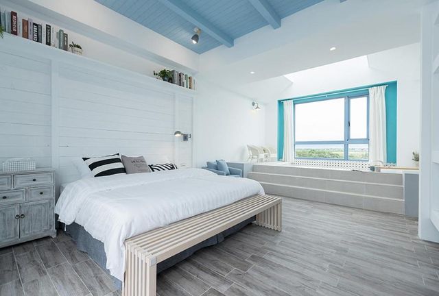 Blue White Bed and Breakfast-White Seascape Double Room-1