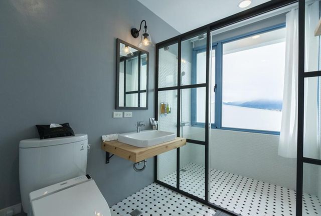 Blue White Bed and Breakfast-White Seascape Double Room-5