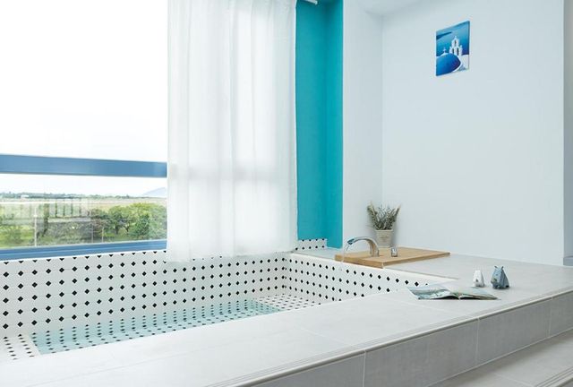 Blue White Bed and Breakfast-White Seascape Double Room-4