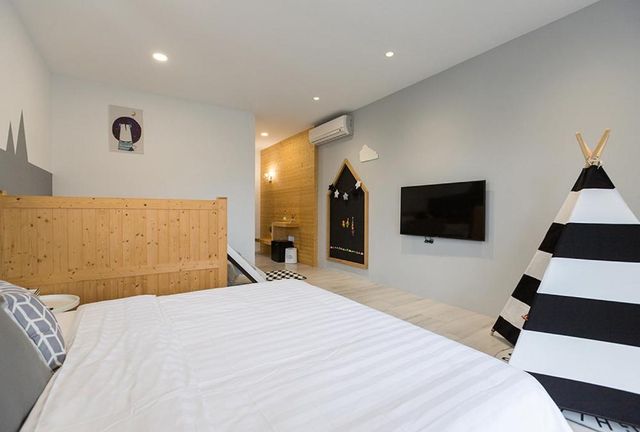 Blue White Bed and Breakfast-White Quadruple Room-3